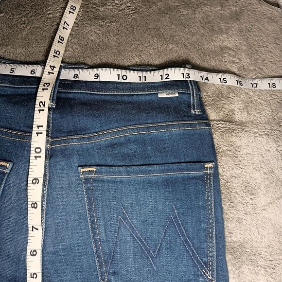 MOTHER The High Waisted Swooner Ankle Fray Jeans in Taxi Wash 27 - Picture 5 of 16